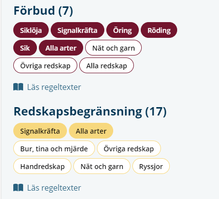 I karttjänsten Svenska fiskeregler är taggar med artnamn färgade och går att klicka på. Redskapstaggar är vita och visar vilka redskap som berörs. Rött betyder förbud. Gult betyder begränsning.